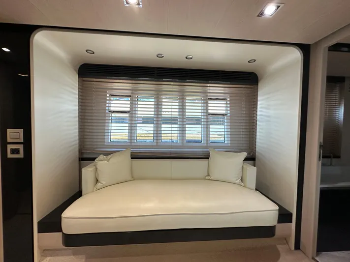 Slingshot Yacht Photos Pics 