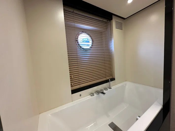 Slingshot Yacht Photos Pics 