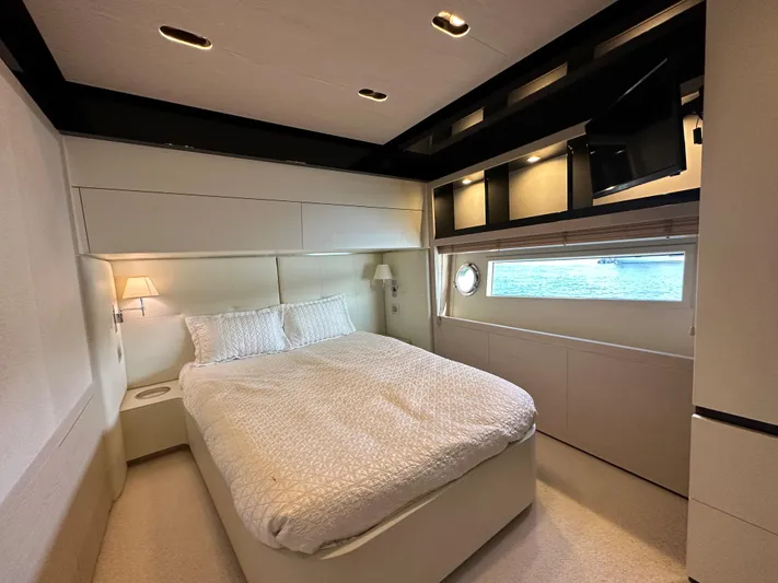 Slingshot Yacht Photos Pics 