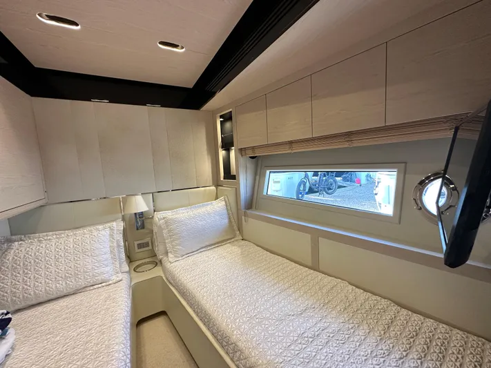 Slingshot Yacht Photos Pics 