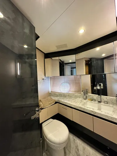 Slingshot Yacht Photos Pics 