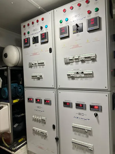 Slingshot Yacht Photos Pics 