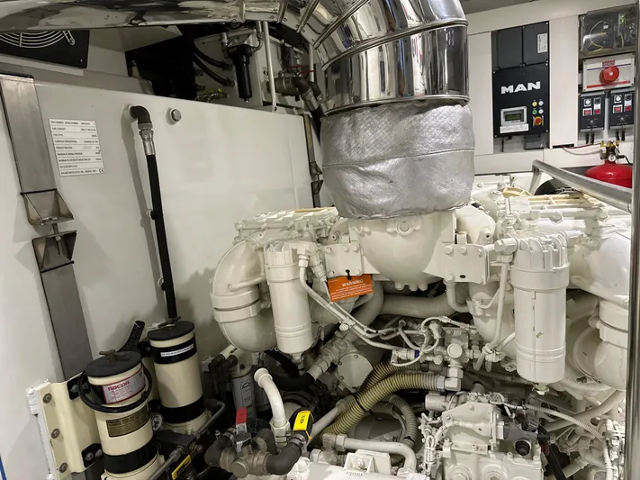 Slingshot Yacht Photos Pics 