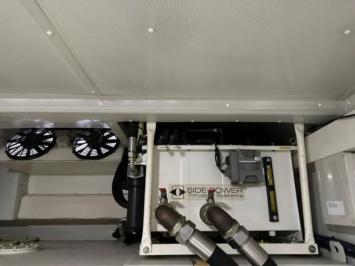 Slingshot Yacht Photos Pics 