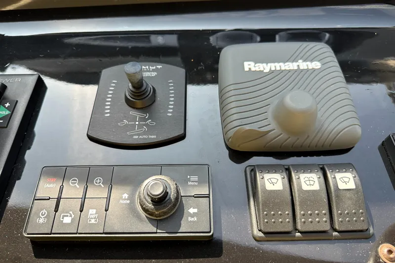 Slingshot Yacht Photos Pics 