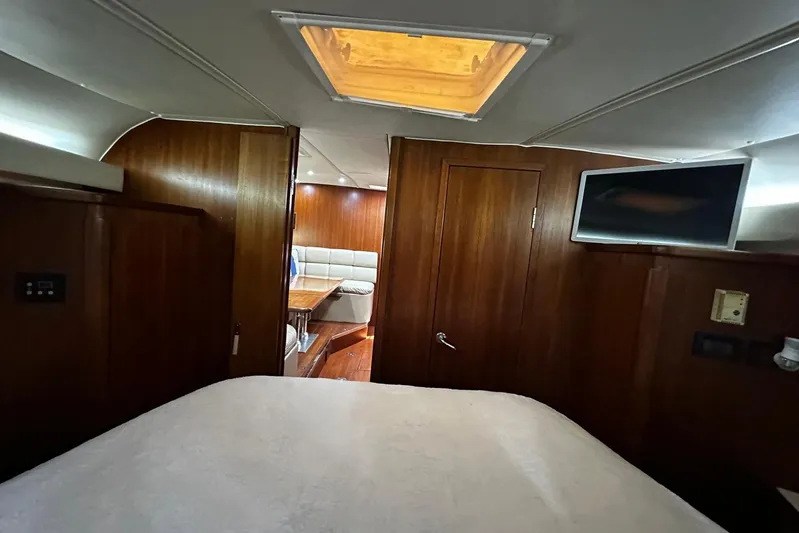  Yacht Photos Pics Interior of 2003 Tiara Yachts 4000 Express, featuring wood paneling and a cozy cabin space.