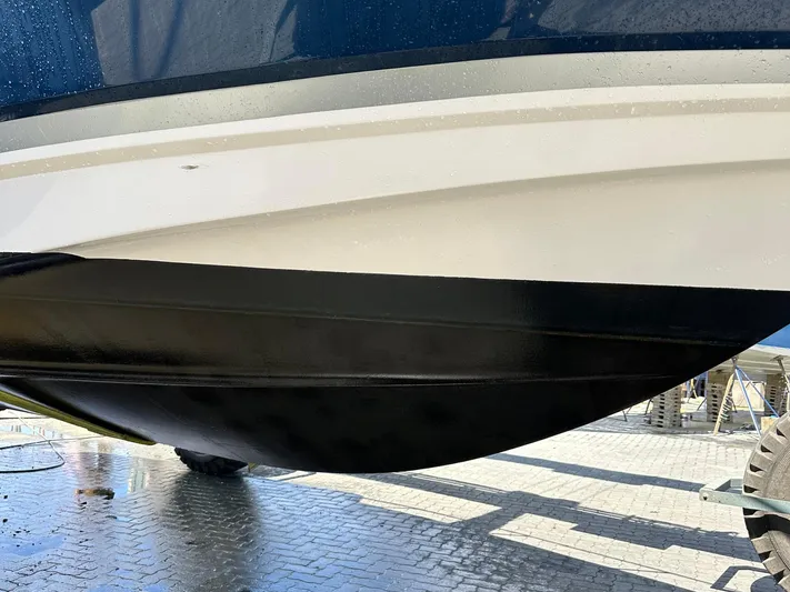 Samari Yacht Photos Pics 2007 Regal 3760 Sportyacht hull, black and white, on dry dock.