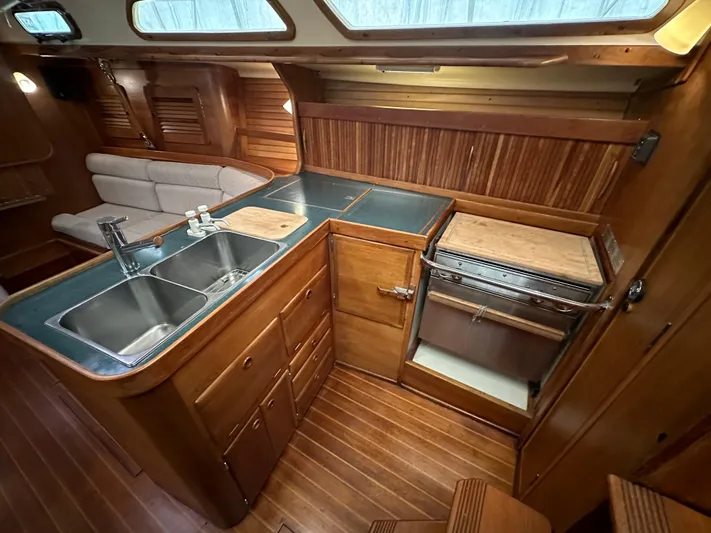 Rosy Bain Yacht Photos Pics 