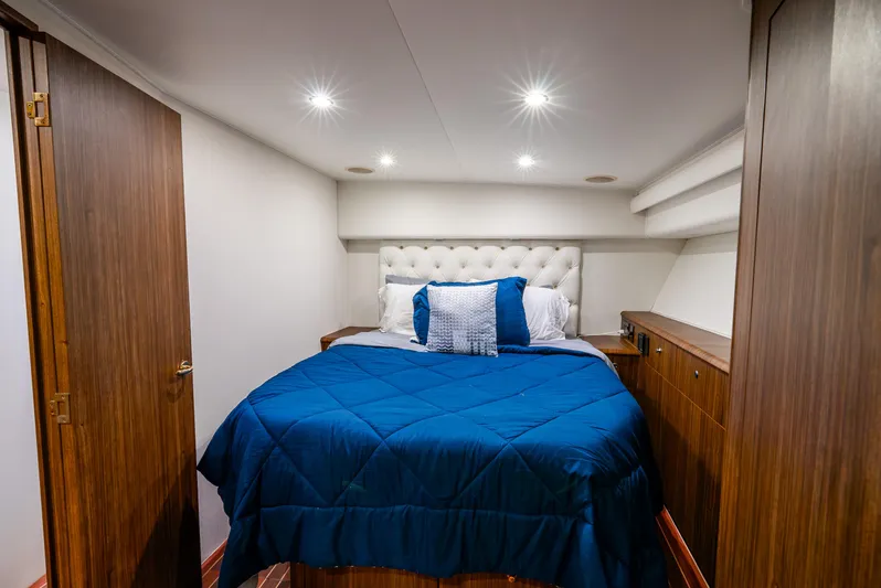 Knotty Girl Yacht Photos Pics Luxurious bedroom in a 2005 Viking 52 Convertible yacht with blue bedding.