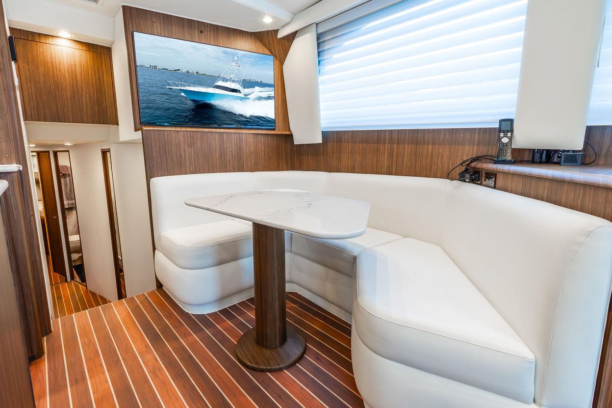 2005 Viking 52 