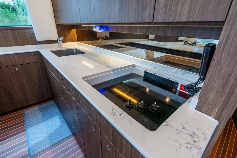 Knotty Girl Yacht Photos Pics 