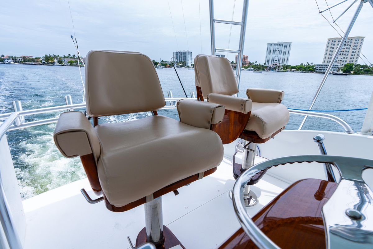 2005 Viking 52 