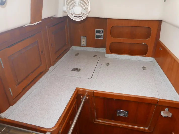 Legacy Yacht Photos Pics 