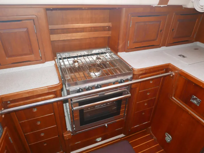 Legacy Yacht Photos Pics 