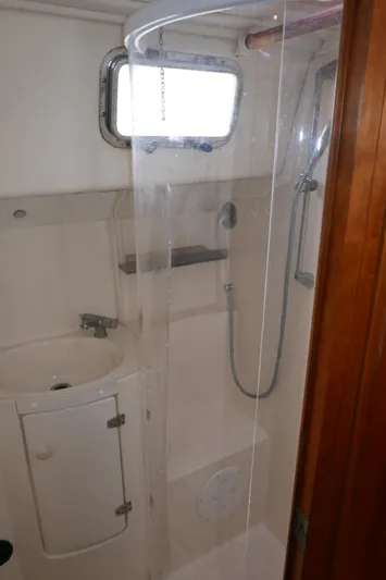 Legacy Yacht Photos Pics 