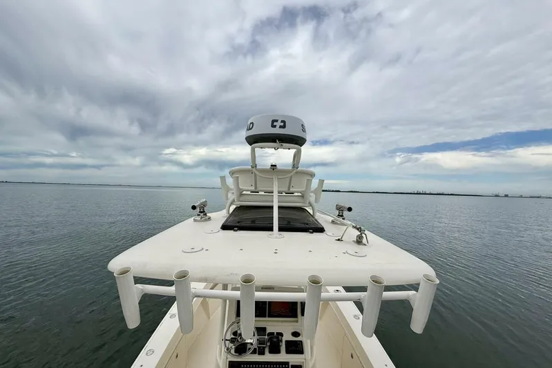  Yacht Photos Pics 2019 Young Boats 27 - Rod Holders