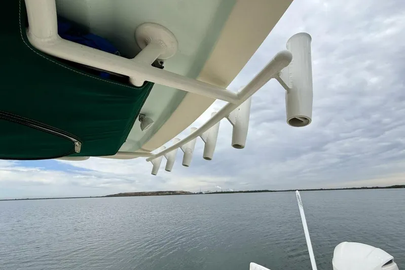  Yacht Photos Pics 2019 Young Boats 27 -Rod Holders