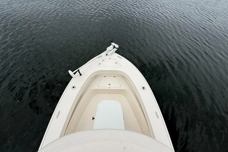  Yacht Photos Pics 2019 Young Boats 27 - Foredeck