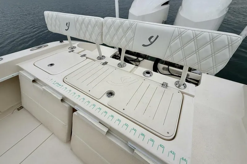  Yacht Photos Pics 2019 Young Boats 27 - Stern Seating