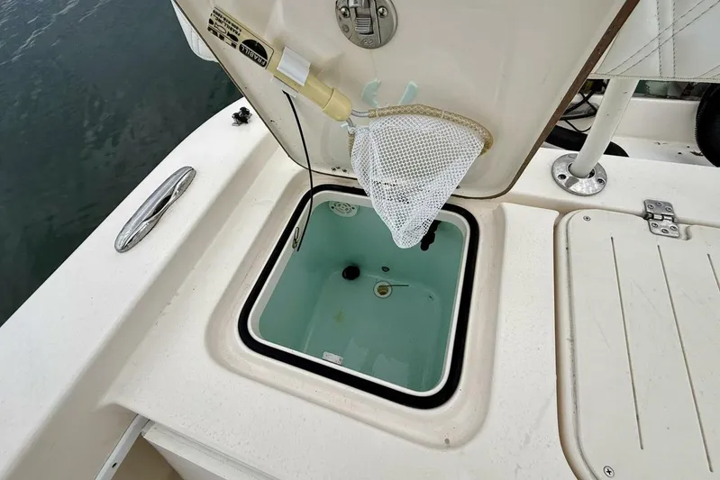  Yacht Photos Pics 2019 Young Boats 27 - Fishbox