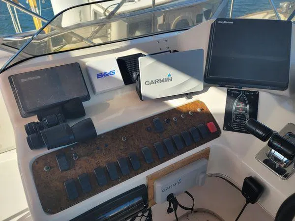 Backatcha Yacht Photos Pics Control panel of a 1995 Sea Ray 440 Express Bridge with Garmin and Raytheon equipment.