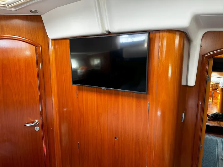 2.0 Impulsive Yacht Photos Pics Interior of 2005 Beneteau 57 yacht with mounted flat-screen TV.