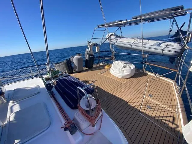 2.0 Impulsive Yacht Photos Pics Beneteau 57 sailboat deck, 2005 model, with ocean view and clear blue sky.