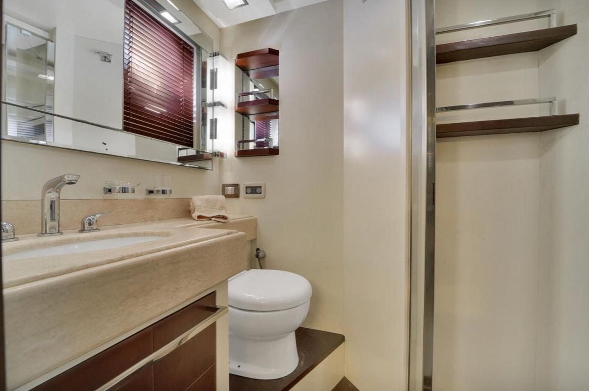 2009 Azimut 75 