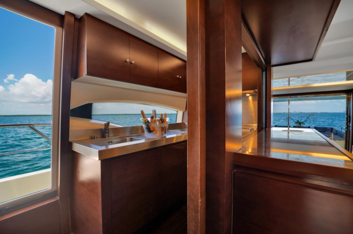 2009 Azimut 75 