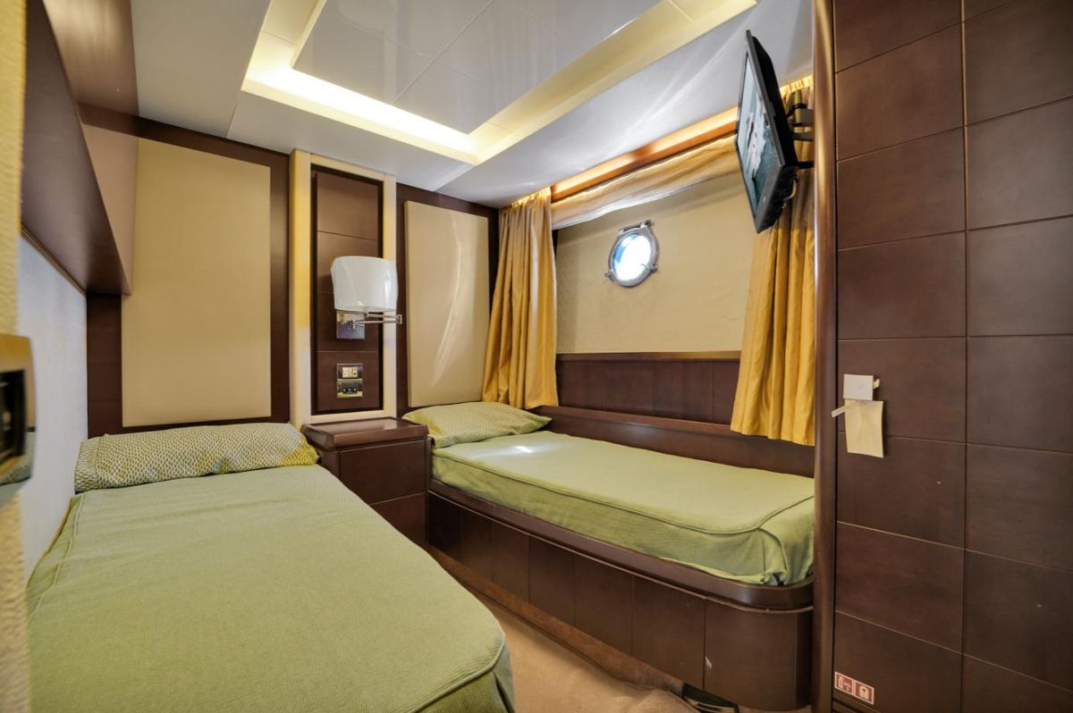 2009 Azimut 75 