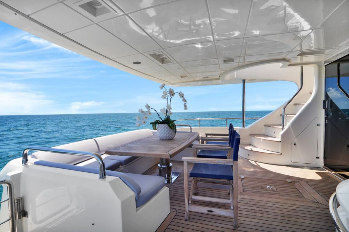 2009 Azimut 75 