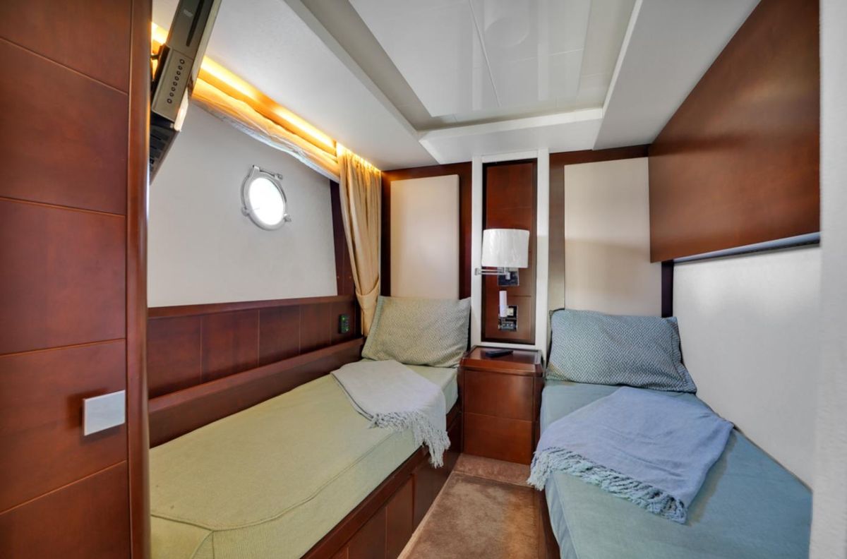 2009 Azimut 75 
