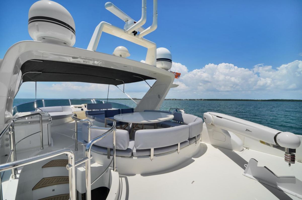 2009 Azimut 75 