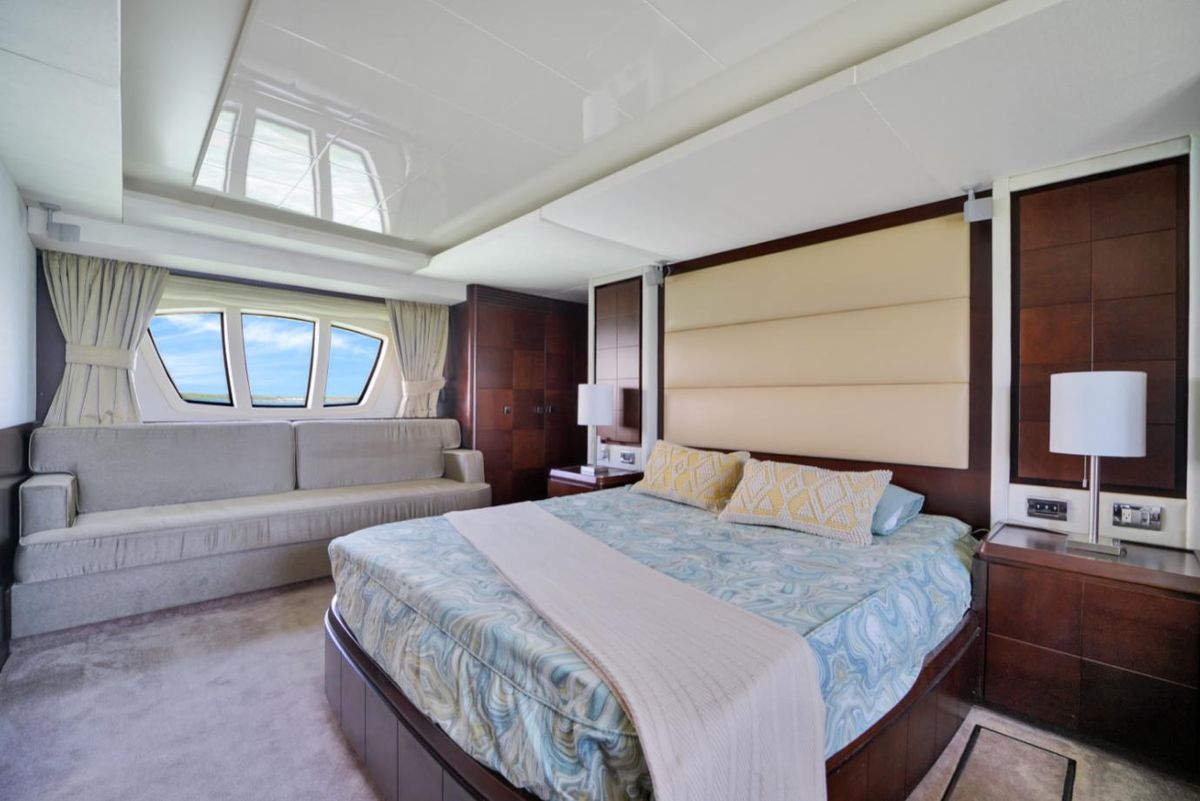 2009 Azimut 75 
