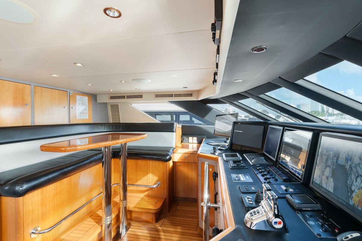 2005 Hatteras 100 