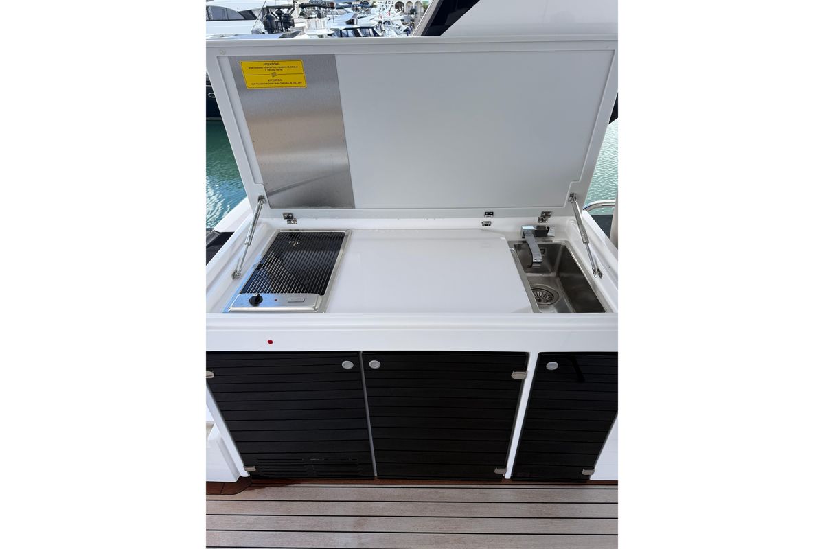 2023 Ferretti Yachts 59 