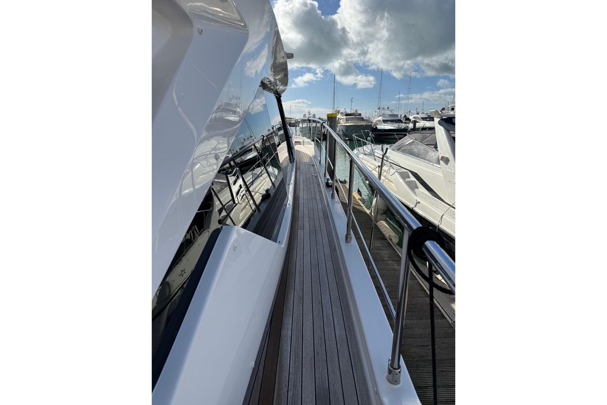 2023 Ferretti Yachts 59 