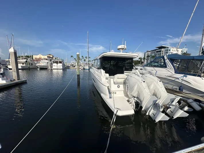  Yacht Photos Pics 2025 REGAL 36 XO - Image 4