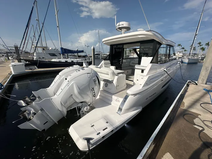  Yacht Photos Pics 2025 REGAL 36 XO - Image 7