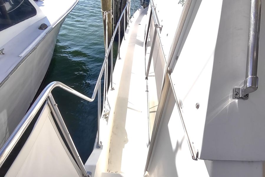 1995 Tollycraft 45 Cockpit Motor Yacht