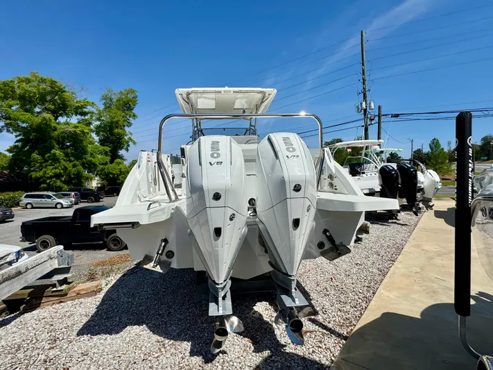  Yacht Photos Pics 2024 Beneteau Flyer 9 SPACEdeck with dual outboard engines, displayed outdoors.