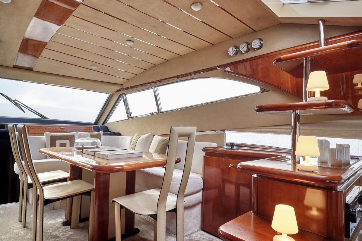 2000 Ferretti Yachts 67 
