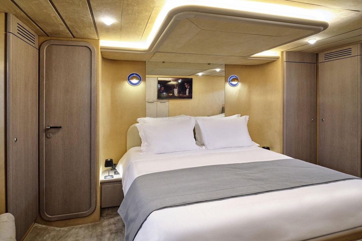 2000 Ferretti Yachts 67 