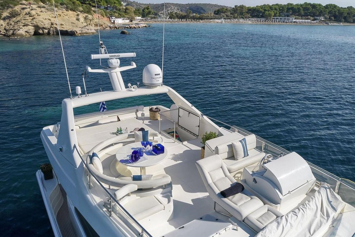 2000 Ferretti Yachts 67 