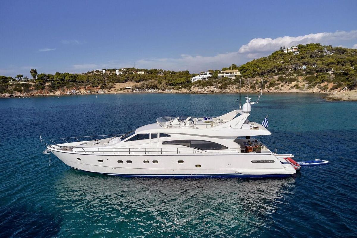 2000 Ferretti Yachts 67 