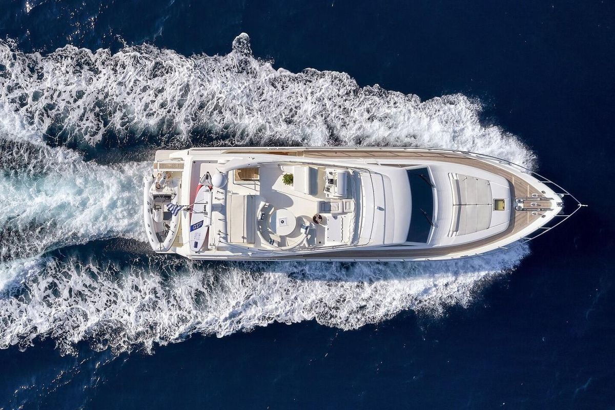 2000 Ferretti Yachts 67 