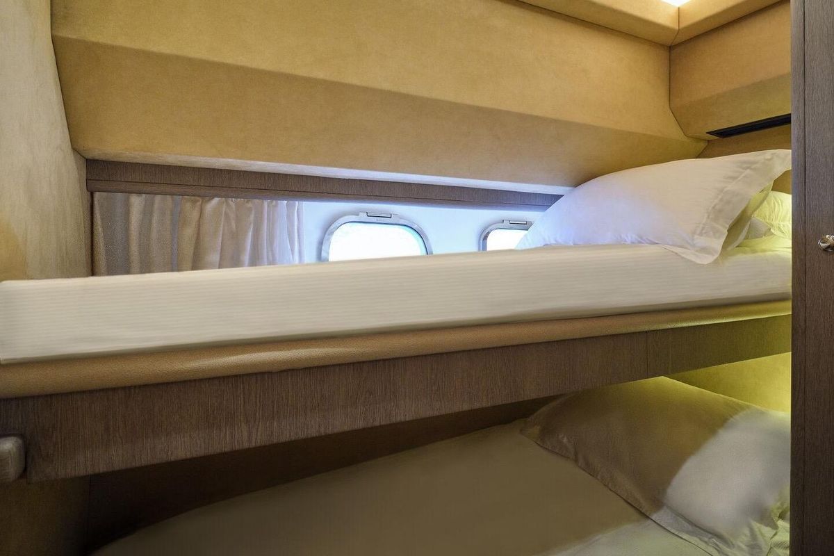 2000 Ferretti Yachts 67 