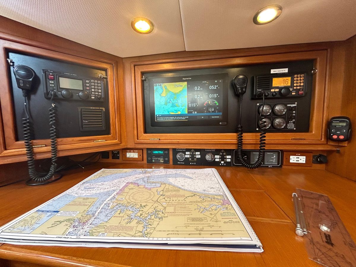 2010 Hylas 70 