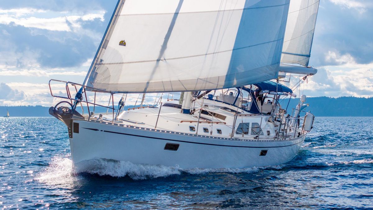 2010 Hylas 70 