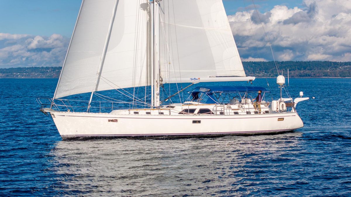 2010 Hylas 70 
